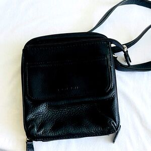 FOSSIL Crossbody Excellent cond Holds a lot..many compartments center zipper.